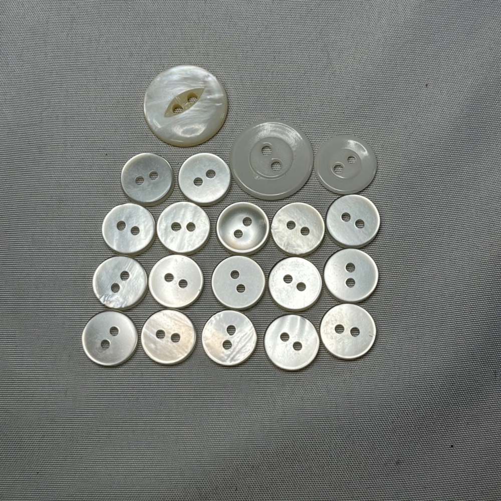 Vintage Mother of Pearl Buttons Lot 20pc Iridescent Shell White Assorted Sizes